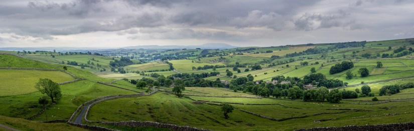 malham-2877845_1920