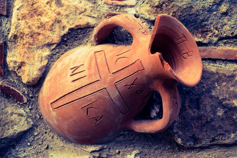 pitcher-2026984_1920